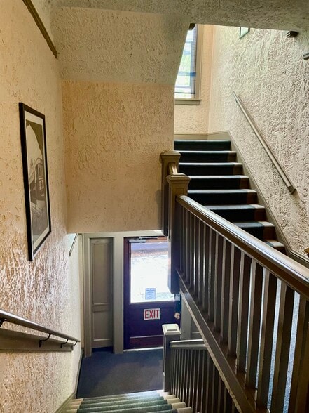 More Photos Of 2051 NW Lovejoy St, Portland Apartments For Sale