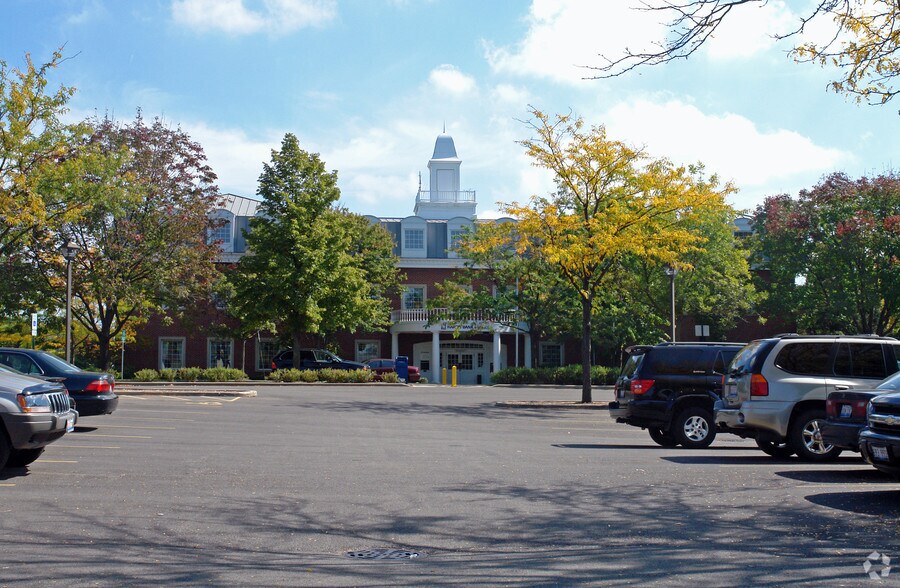 More Photos Of 201 S Grove Ave, Barrington Office For Lease