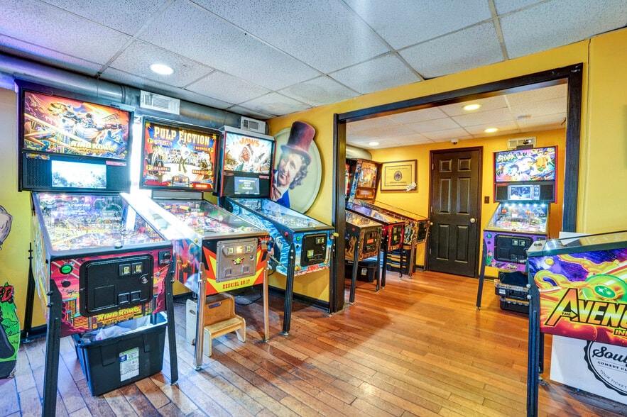 More Photos Of 36 Railroad St, Linfield Restaurant For Sale