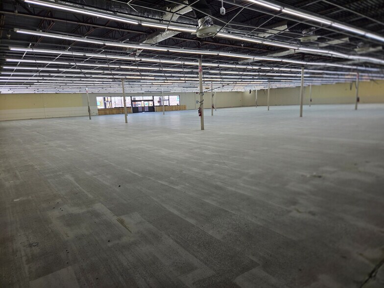 More Photos Of 1555 Campbell Ln, Bowling Green Freestanding For Lease