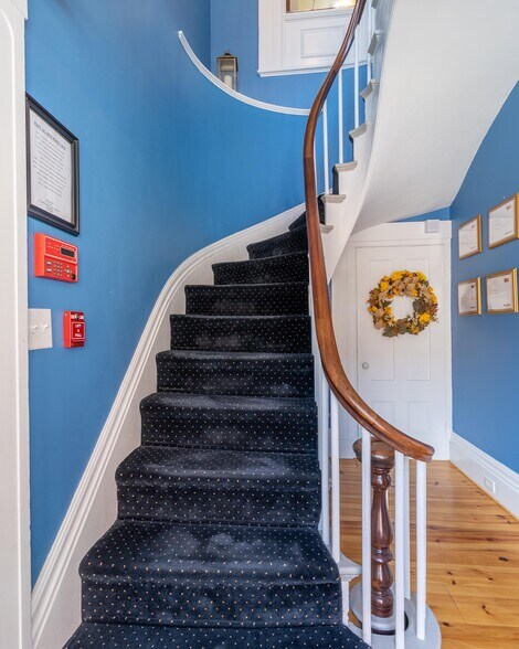 More Photos Of 110 Chapel St, Portsmouth Office For Lease