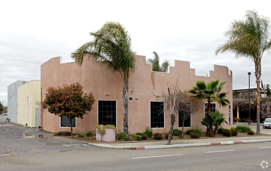 Primary Photo Of 219-227 W Canal Dr, Turlock Storefront Retail Office For Lease