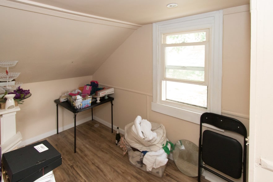 More Photos Of 5717 Falls Rd, Baltimore Loft Creative Space For Lease