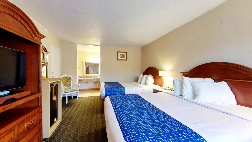 More Photos Of 201 Stagecoach Trl, Ogallala Hospitality For Sale