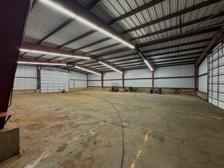 More Photos Of 6031 Fm 2767, Tyler Warehouse For Lease