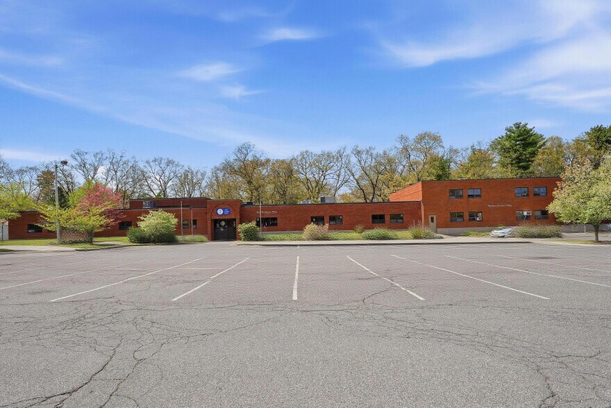 Primary Photo Of 594 Converse St, Longmeadow Schools For Lease