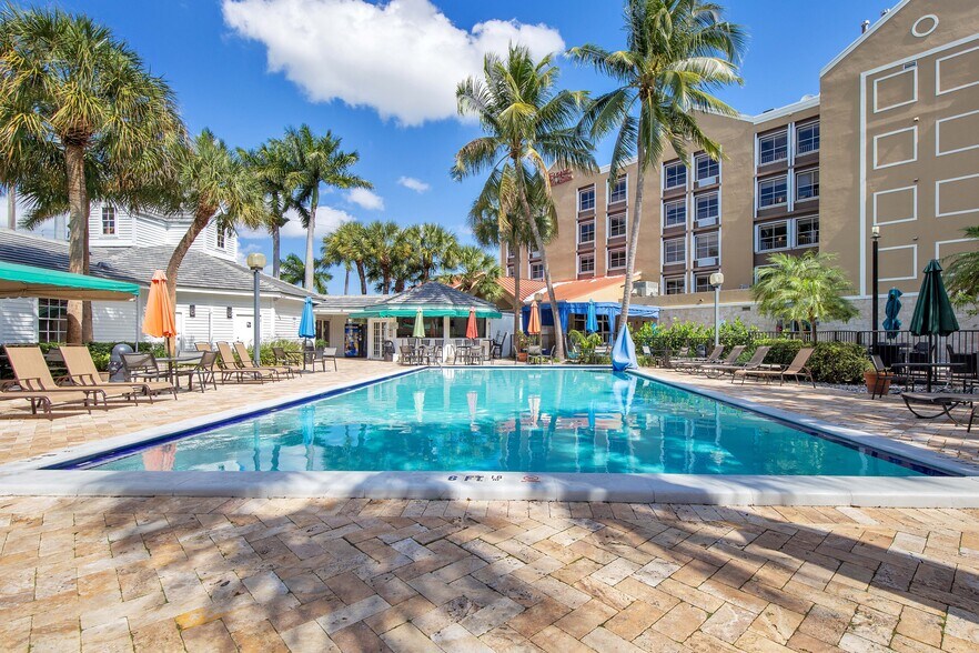 More Photos Of 2520 Stirling Rd, Hollywood Hotel For Sale