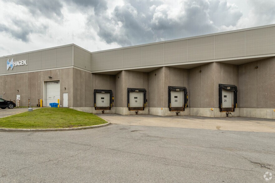 More Photos Of 3235 Rue Guénette, Montréal Warehouse For Lease