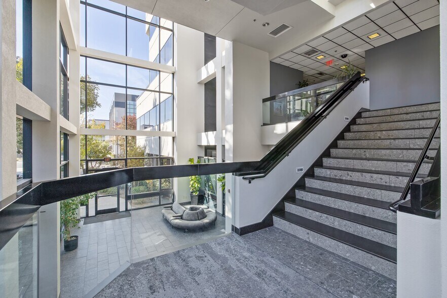More Photos Of 100 Willow Plz, Visalia Medical For Sale