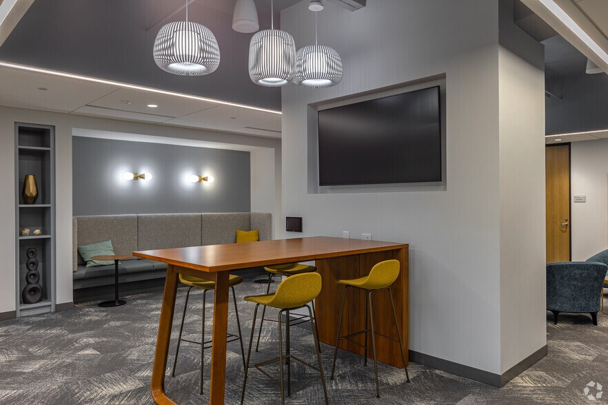 More Photos Of 801 Cherry St, Fort Worth Office For Lease