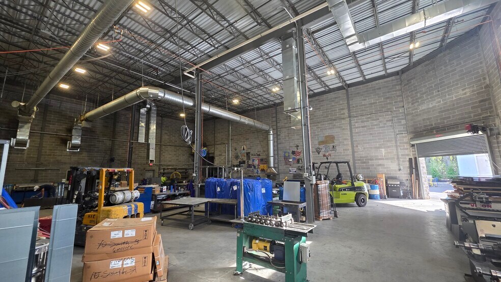 More Photos Of 3702 Horseblock Rd, Medford Warehouse For Sale