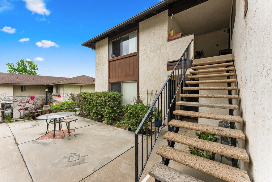 More Photos Of 2139 Via Esmarca, Oceanside Apartments For Sale