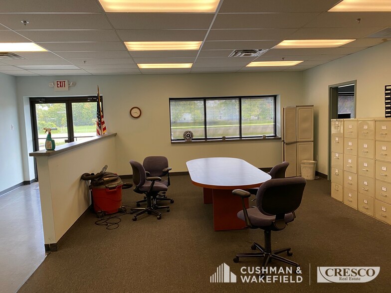 More Photos Of 6474 Lorain Blvd, Elyria Warehouse For Lease