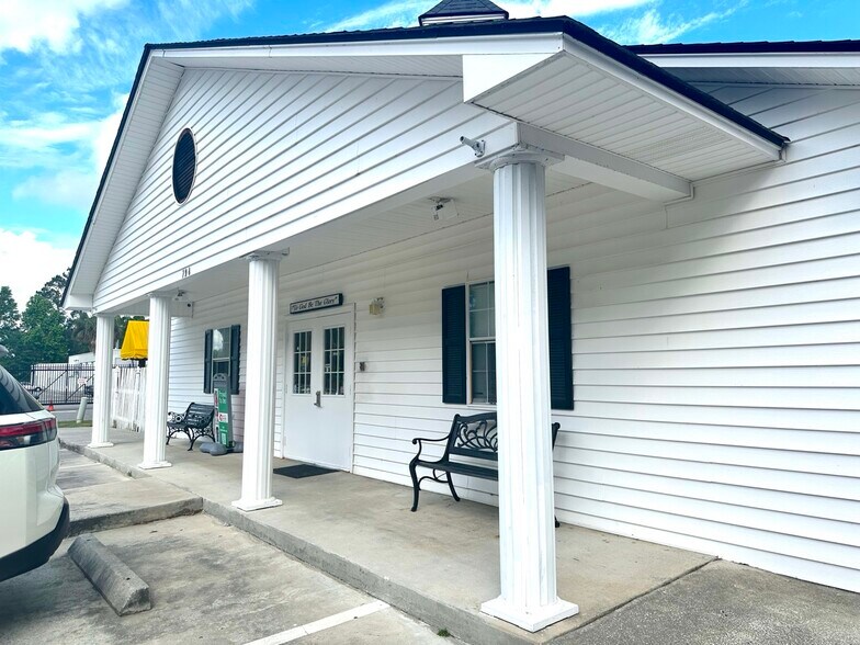 More Photos Of 794 King George Blvd, Savannah Schools For Sale