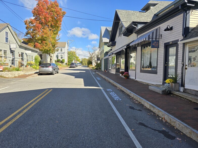 More Photos Of 49 Water St, Wiscasset Storefront Retail Residential For Sale