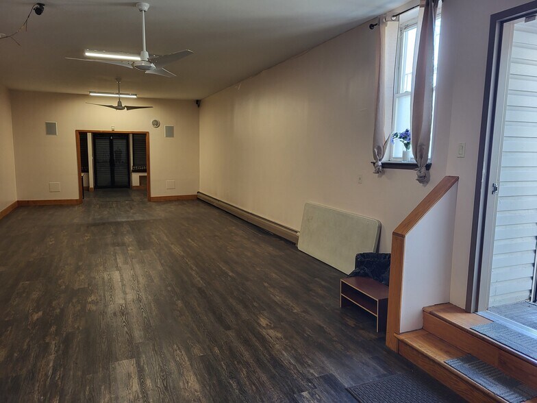 More Photos Of 1688 Webster Ave, Bronx Drugstore For Lease