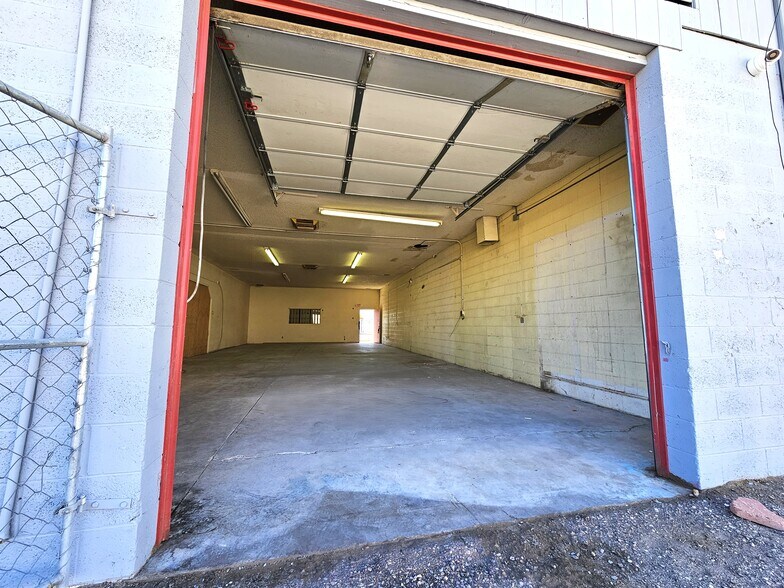 Primary Photo Of 2064 Plaza Dr, Bullhead City Flex For Lease