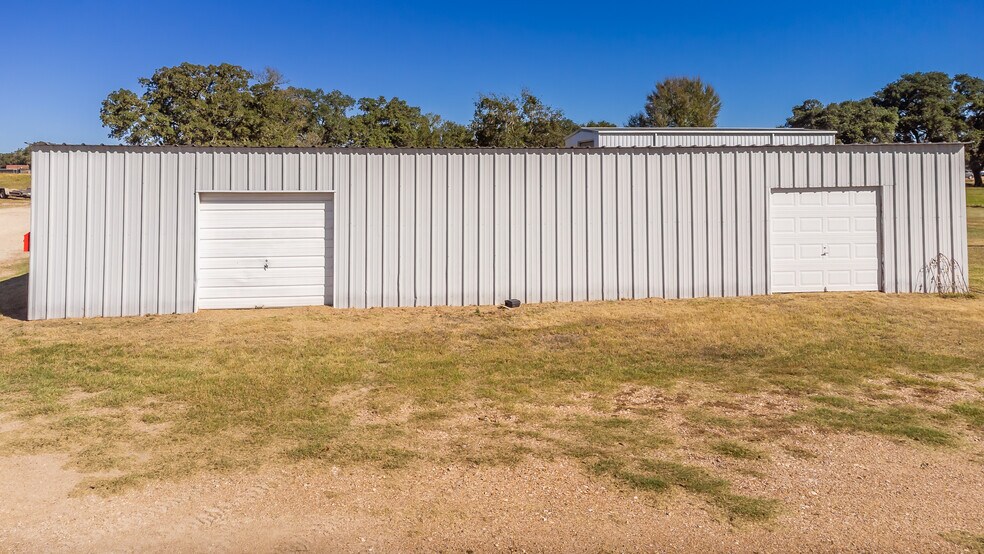 More Photos Of 1346 N Jefferson St, La Grange Warehouse For Sale