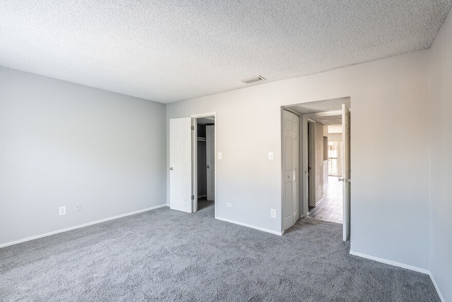 More Photos Of 5659 Del Prado Dr, Tampa Apartments For Sale