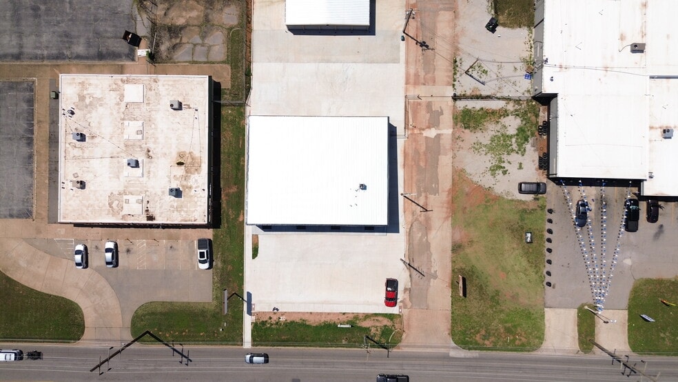 More Photos Of 3108 SE 44th St, Oklahoma City Flex For Lease