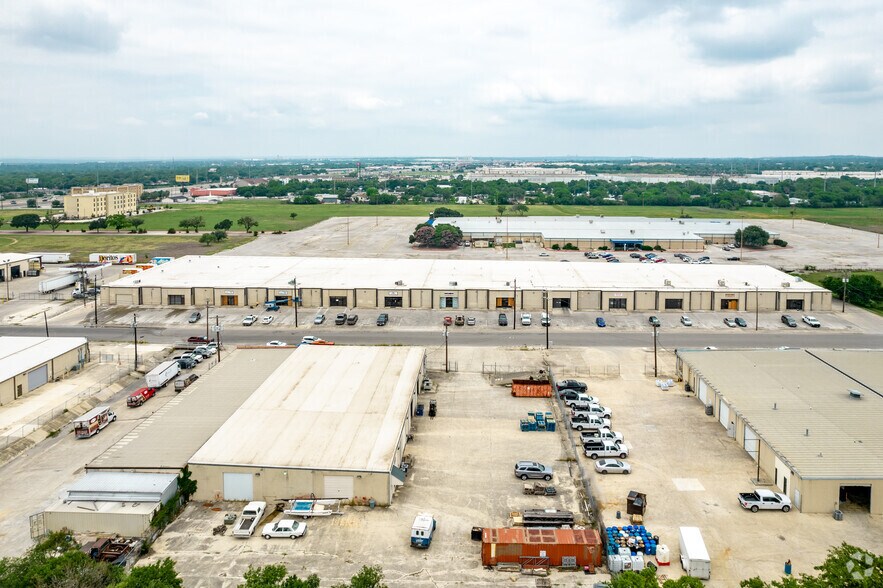More Photos Of 4727-4751 Center Park Blvd, San Antonio Manufacturing For Lease