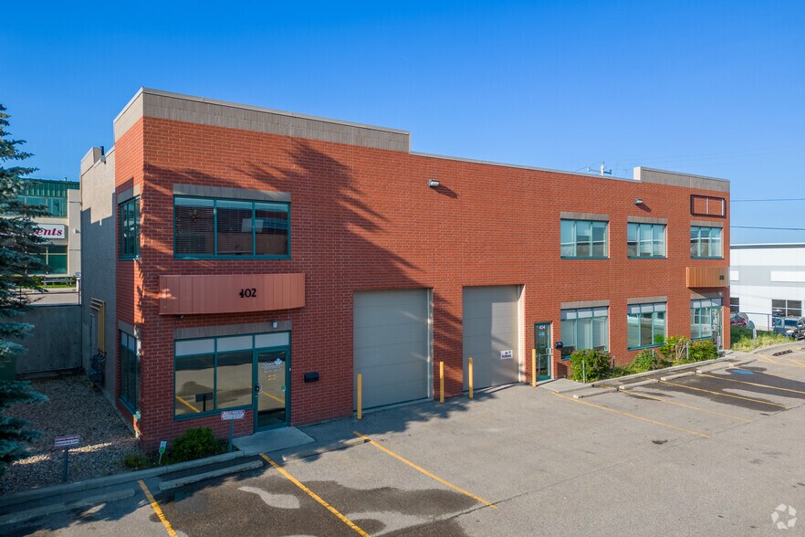 More Photos Of 5723 10th St NE, Calgary Flex For Sale
