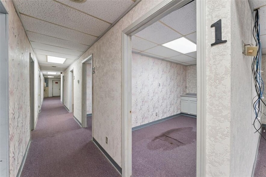 More Photos Of 723 S Main St, Concordia Storefront Retail Office For Sale