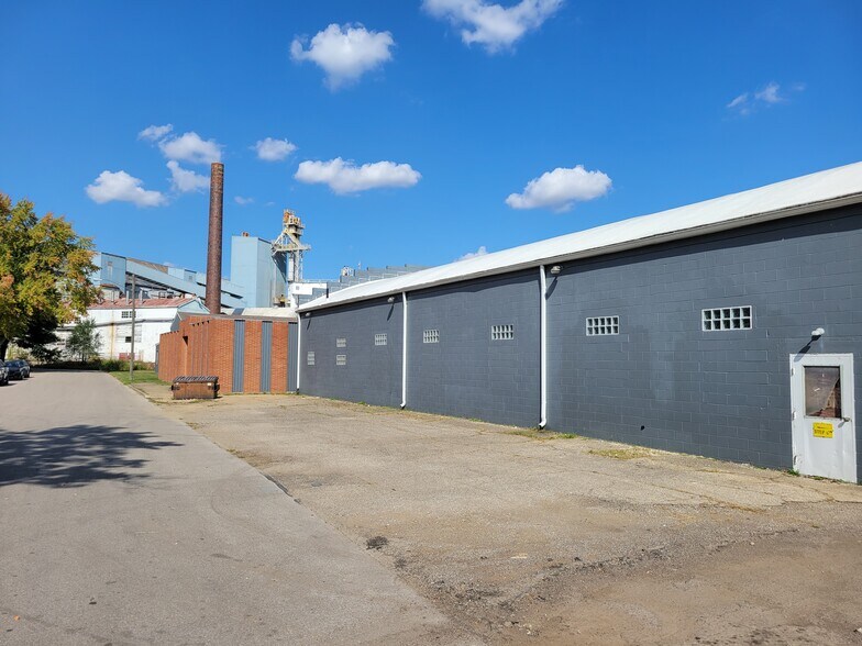 More Photos Of 1117 W Mulberry St, Lancaster Manufacturing For Sale