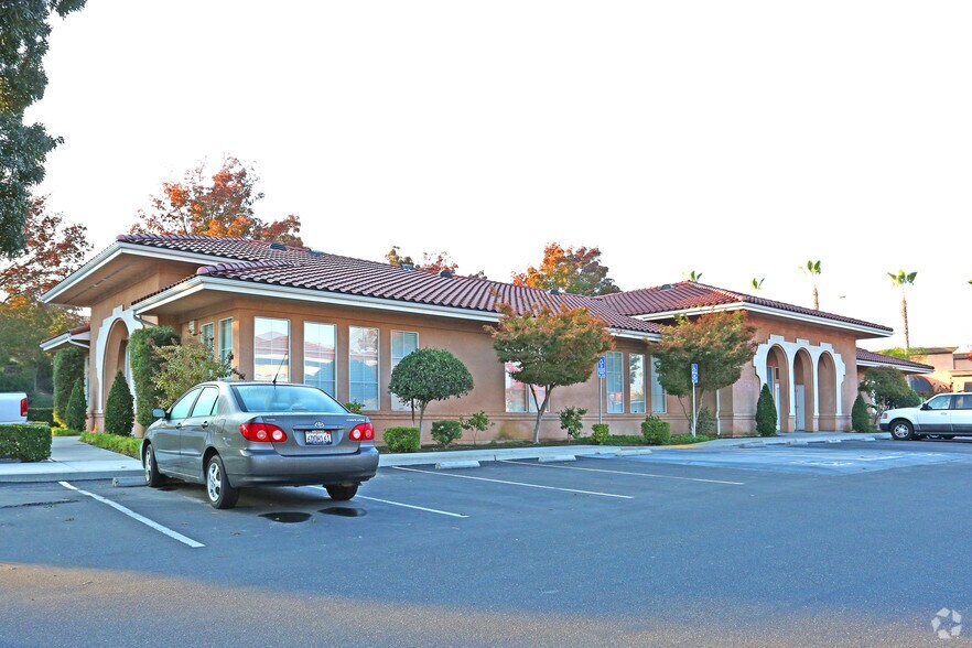 Primary Photo Of 9491 N Fort Washington Rd, Fresno Office For Lease
