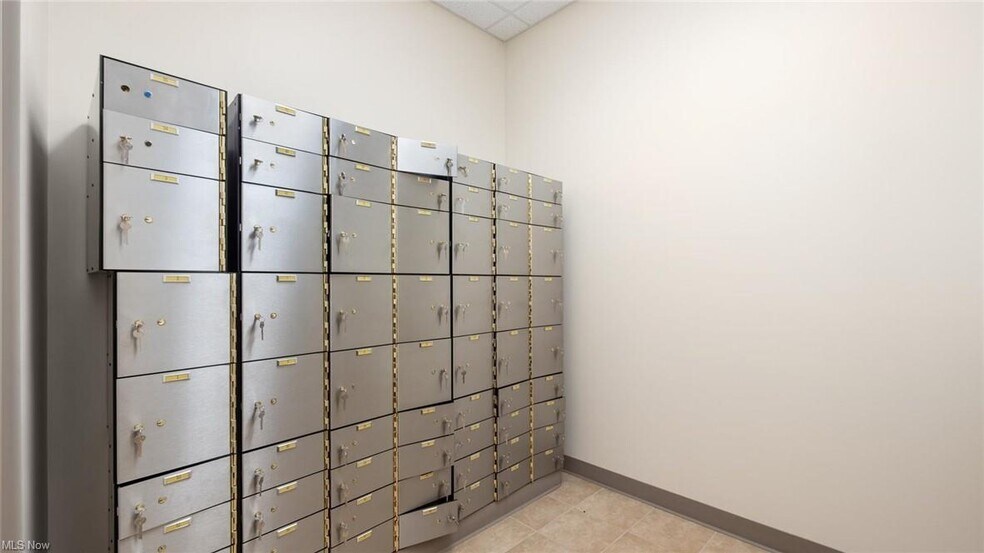 More Photos Of 61246 Southgate Rd, Cambridge Medical For Sale