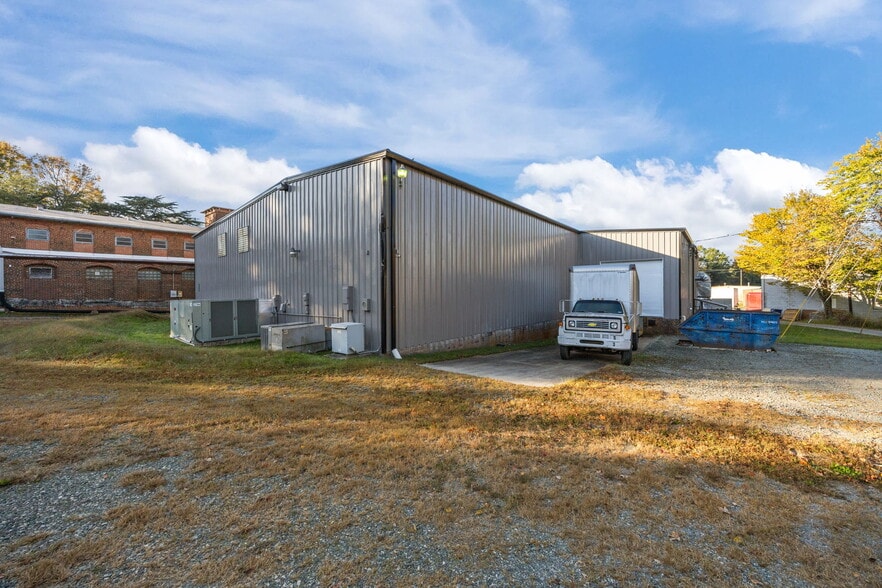 More Photos Of 913 Washington St, Graham Manufacturing For Sale