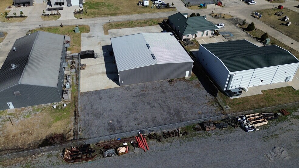 More Photos Of 481 W Eastbank Dr, Gonzales Warehouse For Lease