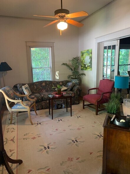 More Photos Of 103 W Stone Ave, Greenville Office For Sale
