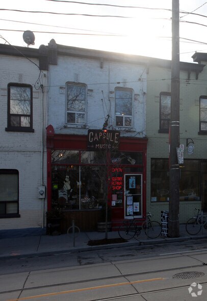 More Photos Of 921 Queen St W, Toronto Storefront Retail Residential For Sale