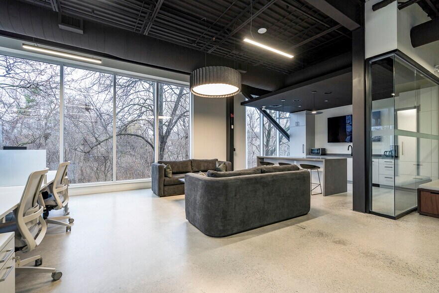 More Photos Of 52 Scarsdale Rd, Toronto Office For Sale