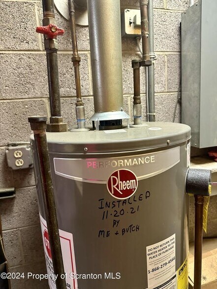 More Photos Of 624 Fellows St, Scranton Office For Lease