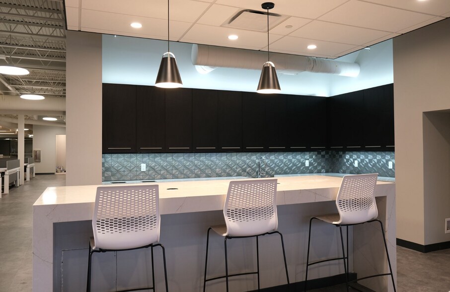 More Photos Of 12747 Olive Blvd, Creve Coeur Office For Lease