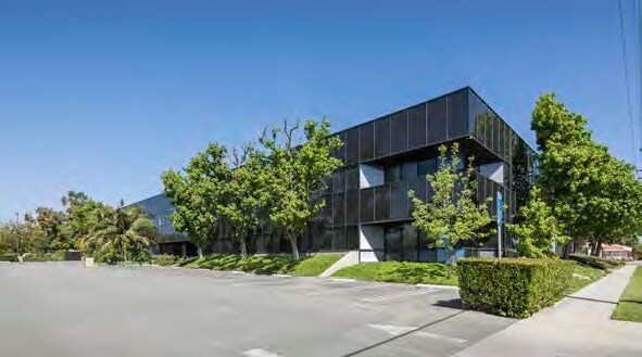 More Photos Of 16600 Sherman Way, Van Nuys Office For Lease