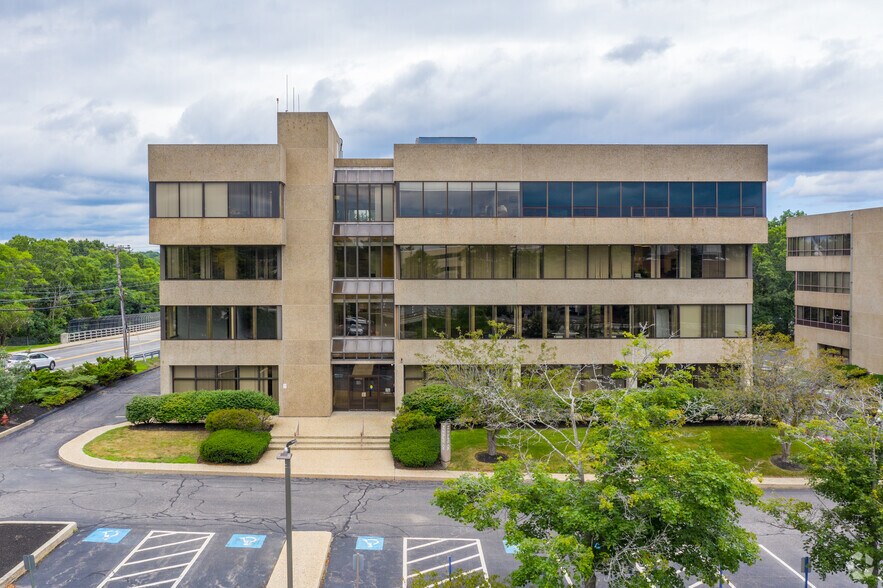 More Photos Of 10 Speen St, Framingham Unknown For Lease