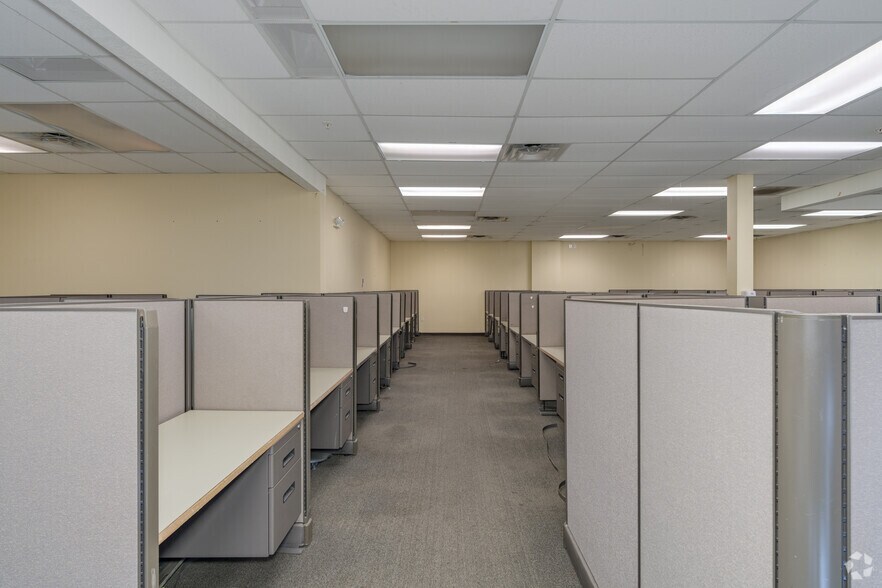 More Photos Of 2550 N Thunderbird Cir, Mesa Office For Lease
