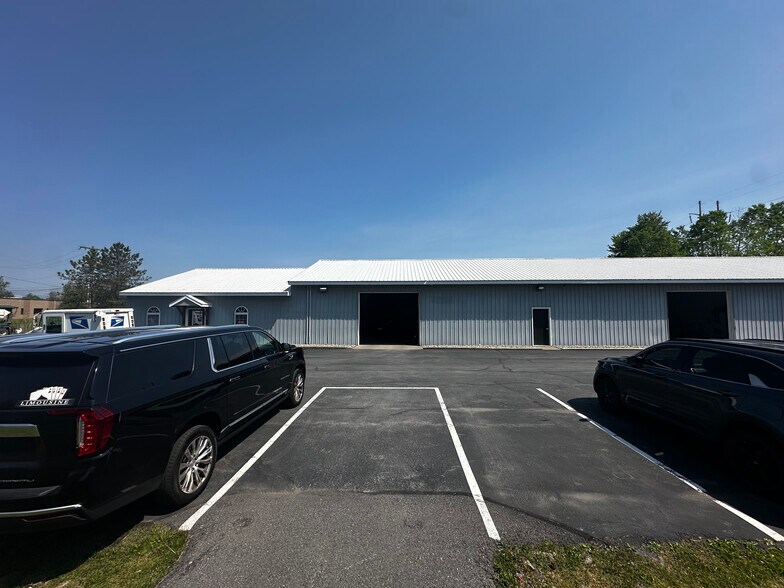 More Photos Of 7704 Maltlage Dr, Bayberry Flex For Sale