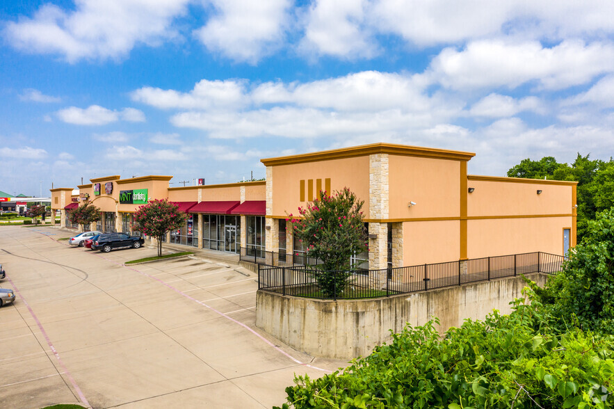 Primary Photo Of 8702 S Lancaster Rd, Dallas Unknown For Lease