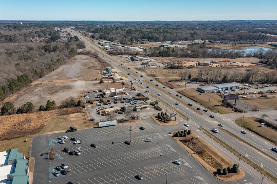 More Photos Of 5550 McFarland Blvd, Northport General Retail For Lease