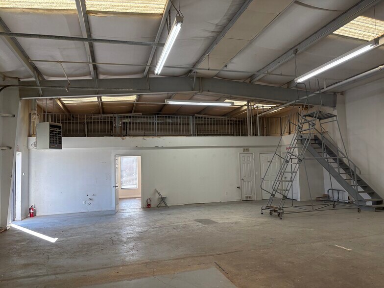 More Photos Of 1320 W 7900 S, West Jordan Manufacturing For Lease