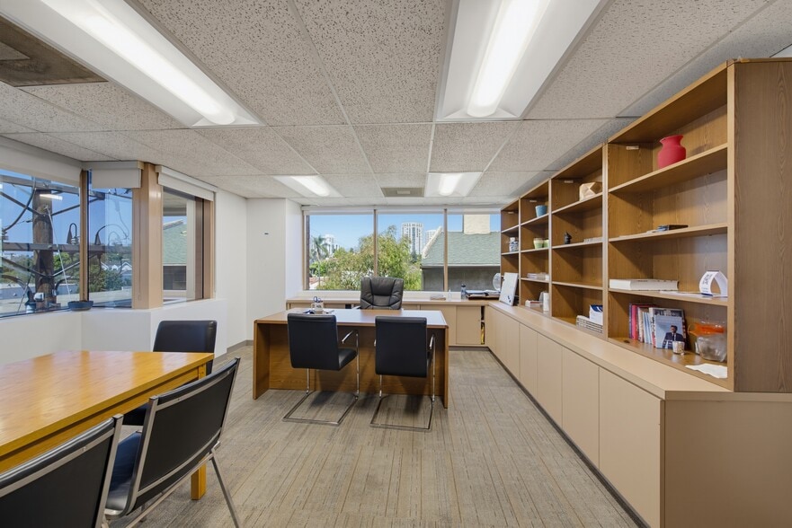 More Photos Of 10495 Santa Monica Blvd, Los Angeles Office For Sale