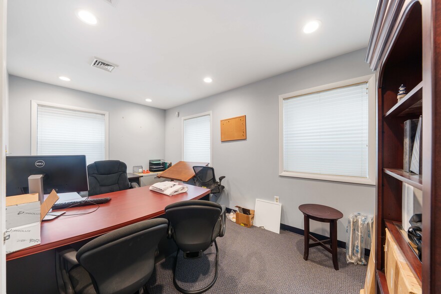 More Photos Of 277 W Clay Ave, Roselle Park Office For Sale