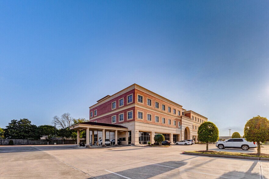 More Photos Of 4949 Fairmont Pky, Pasadena Office For Lease
