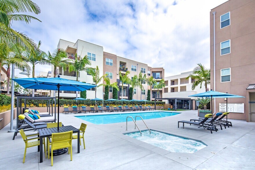 More Photos Of 421 W Broadway, Long Beach Multifamily For Sale