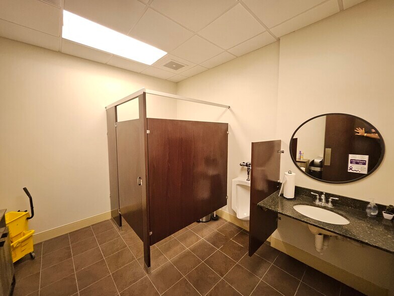 More Photos Of 8502 Huebner Rd, San Antonio Medical For Sale