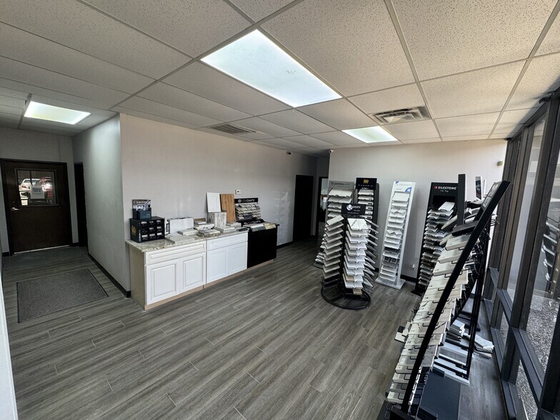 More Photos Of 10031 Monroe Dr, Dallas Flex For Lease